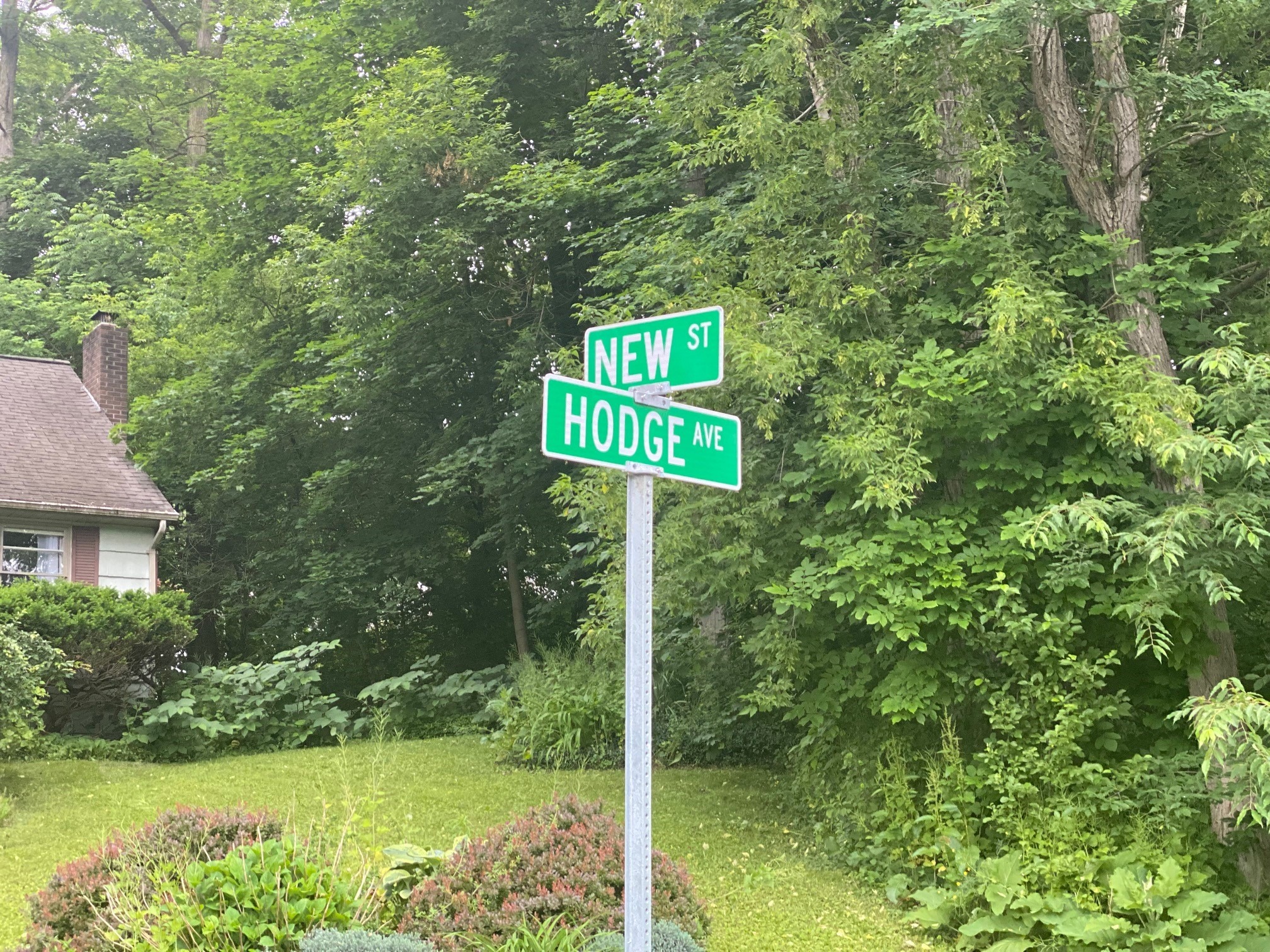 truck unloading pipes